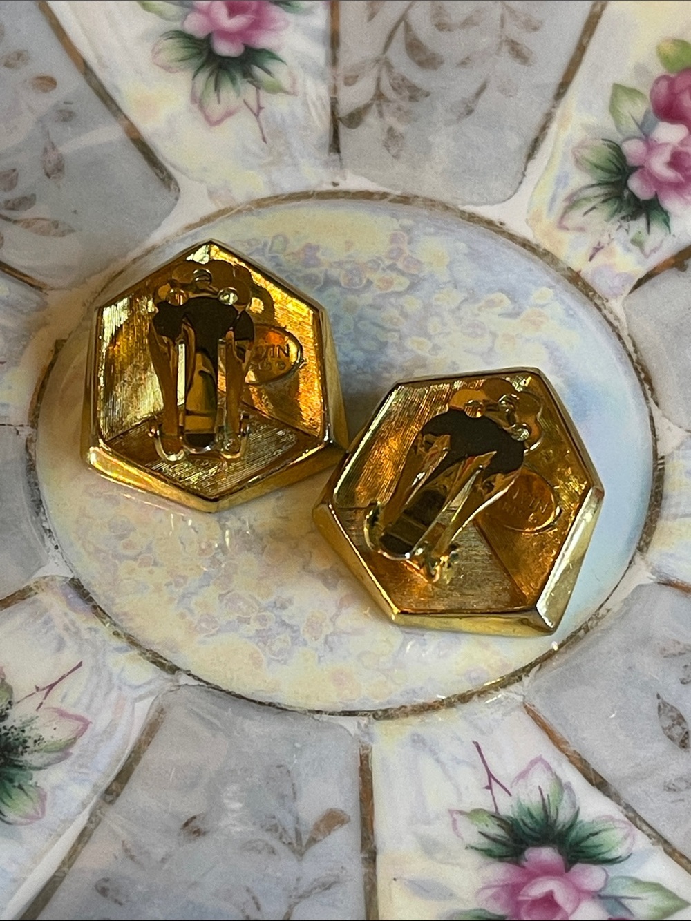 Vintage Lanvin Paris 3D White Enamel Gold-Plated Square Dice Clip On Earrings - Picture 4 of 9